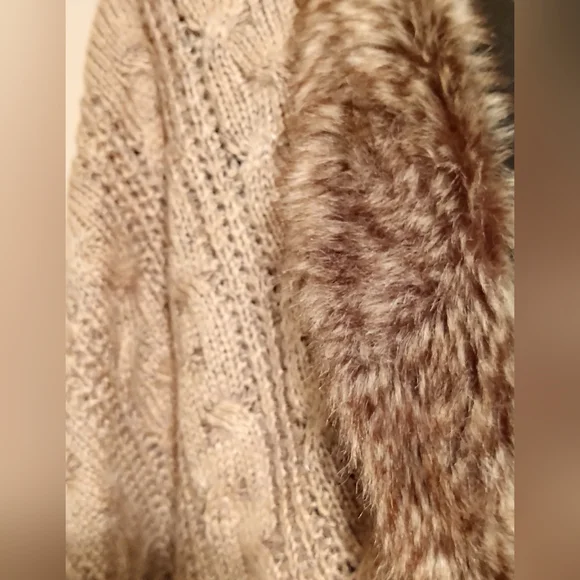 Song N Spirit Faux Fur Collar Cardigan - Picture 2 of 7